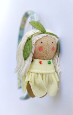Diadema para niña vestida de hawaiana