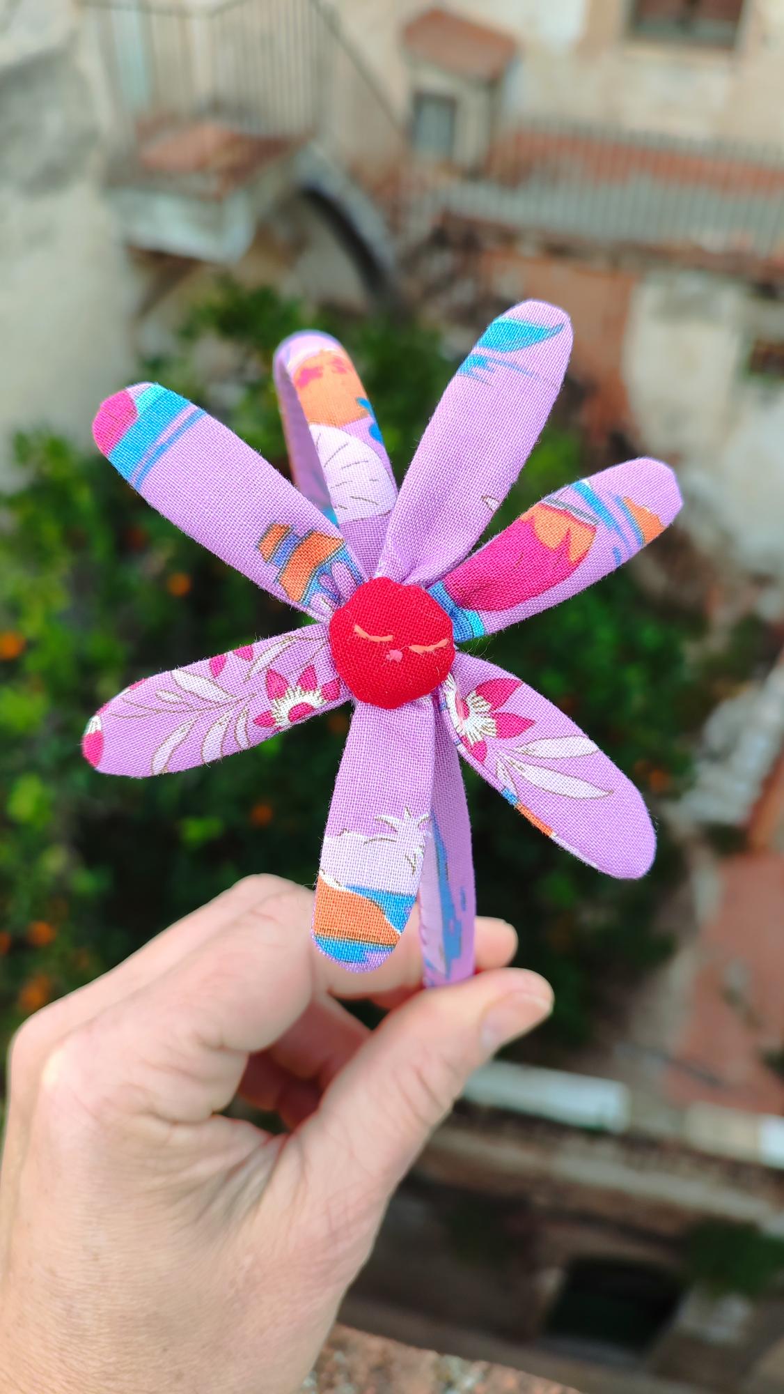Diadema para niñas de flores, color lila Diadema para niñas de flores, color lila